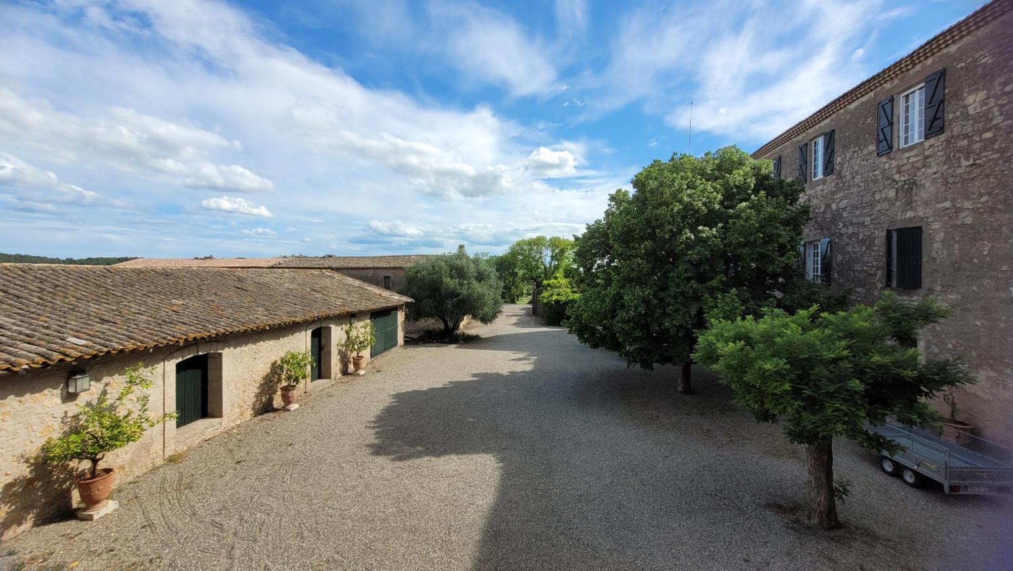 La Pinede, Logement Privatif Au Chateau Aumes Exterior foto