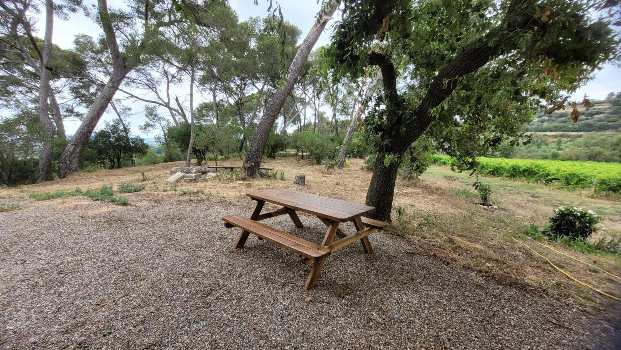 La Pinede, Logement Privatif Au Chateau Aumes Exterior foto